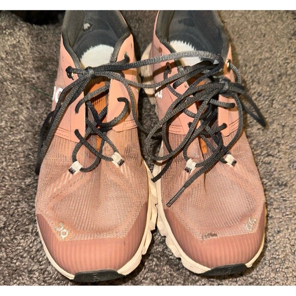 On cloud pink shoes - Picture 1 of 9